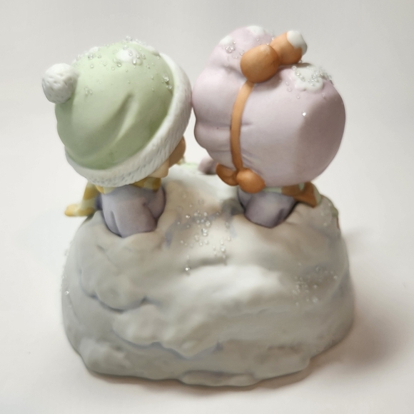 Precious Moments porcelain " Up To Our Ears In A White Christmas" - Picture 5 of 15